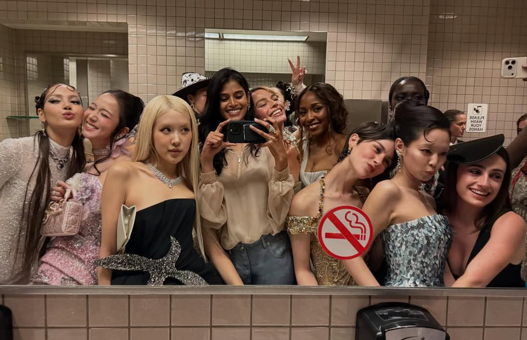 A moment captured by Lisa (BLACKPINK)'s fan