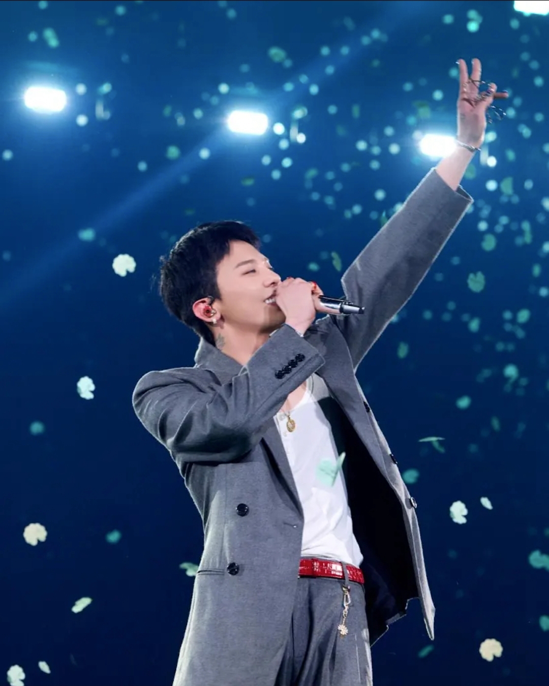 Foto terbaru G-DRAGON (BIGBANG)