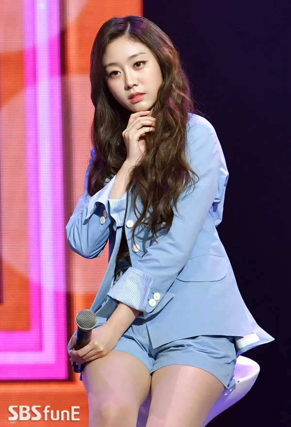 Behind-the-scenes cut of Seo Jisu (Lovelyz)