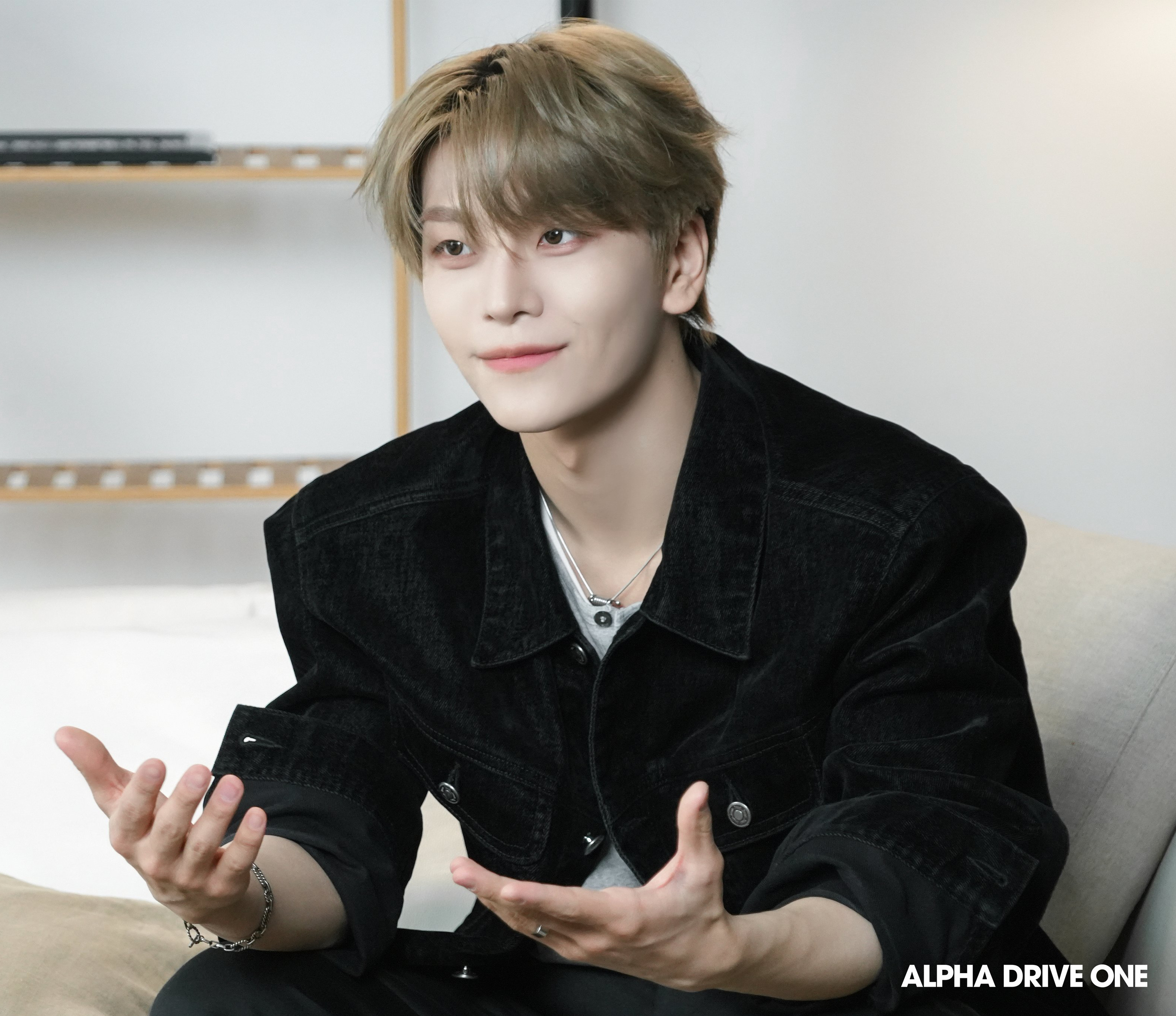 Behind-the-scenes cut of He Xinlong (ALPHA DRIVE ONE)