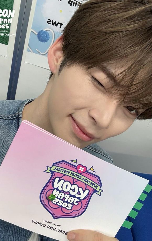 A moment captured by Sung Hanbin (ZEROBASEONE)'s fan