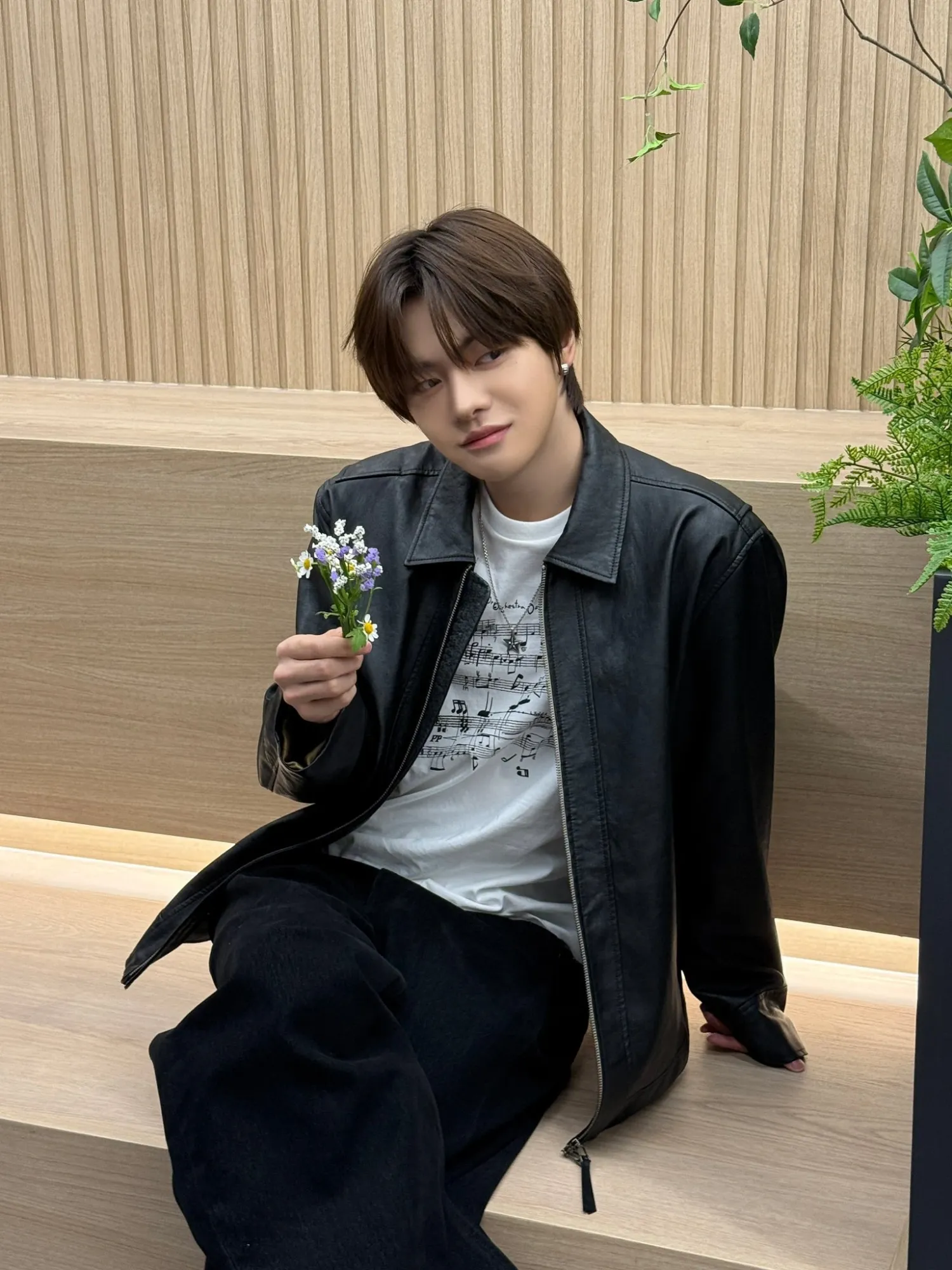 A moment captured by Lee Leo (ALPHA DRIVE ONE)'s fan