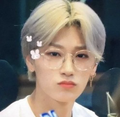 崔傘 (ATEEZ)的最新活動照片