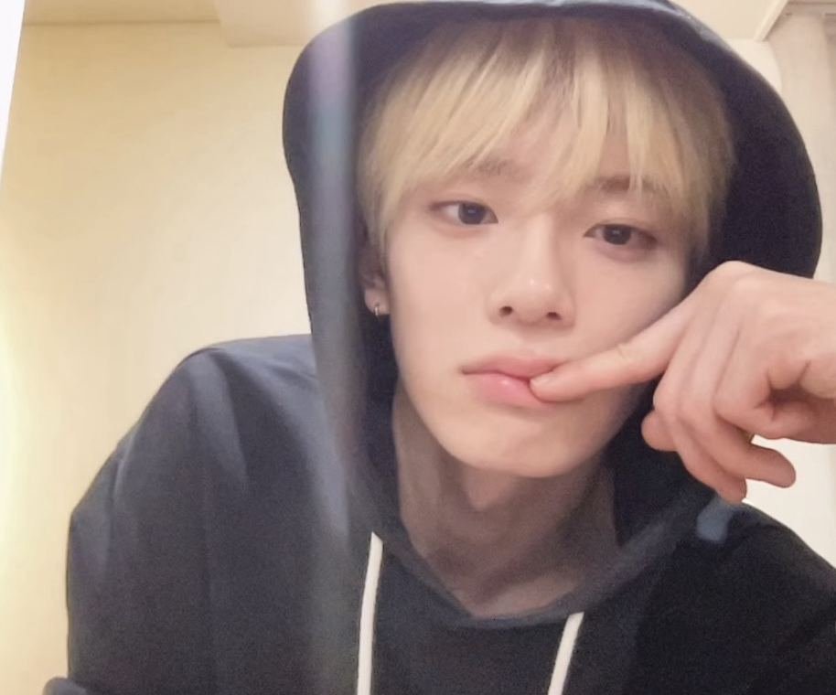 Recent activity shot of Kangmin (VERIVERY)