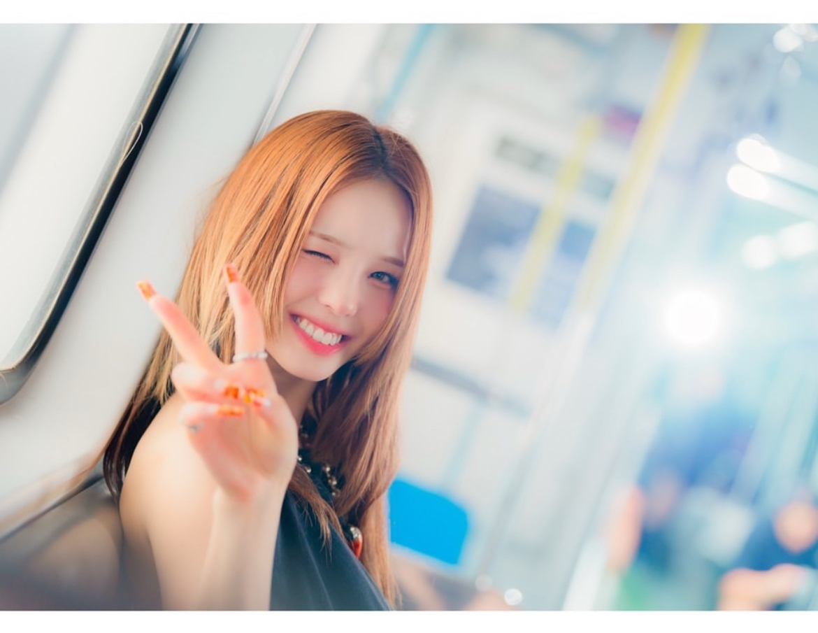 Behind-the-scenes cut of Mako (NiziU)