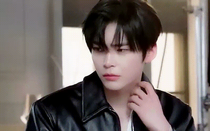 Recent activity shot of Sung Hanbin (ZEROBASEONE)