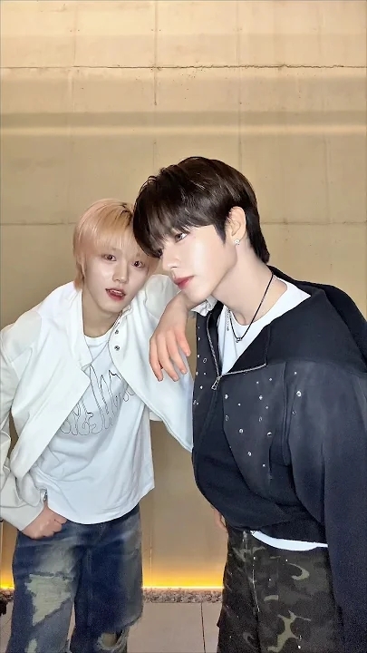 A moment captured by JL (AHOF)'s fan