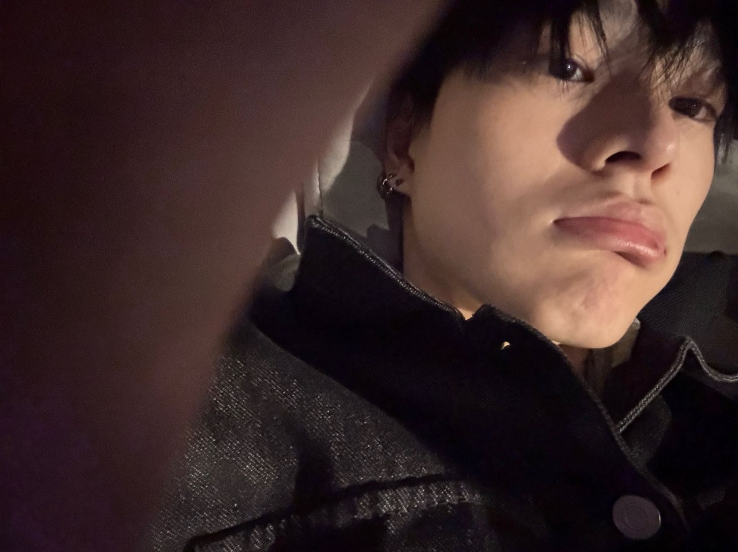 Behind-the-scenes cut of Kim Junmin (WHIB)