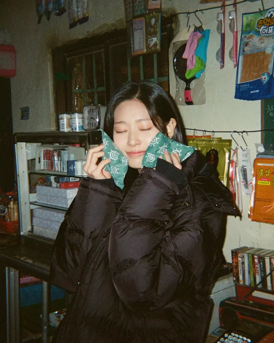 Behind-the-scenes cut of Kim Minju