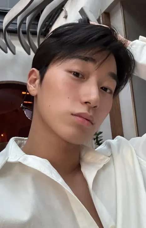 崔傘 (ATEEZ)的最新活動照片