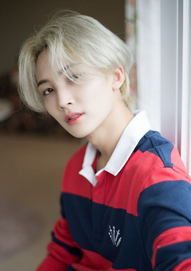 Recent activity shot of Jeonghan (SEVENTEEN)