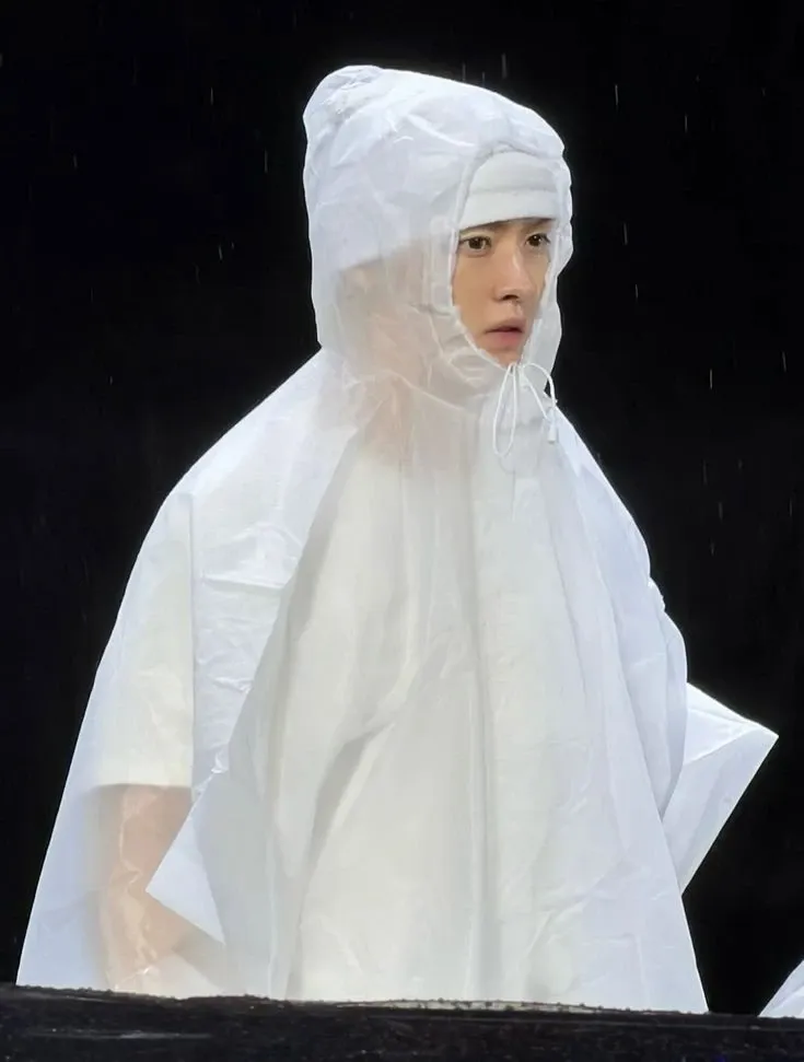 Latest photo of Lee Know (Stray Kids)