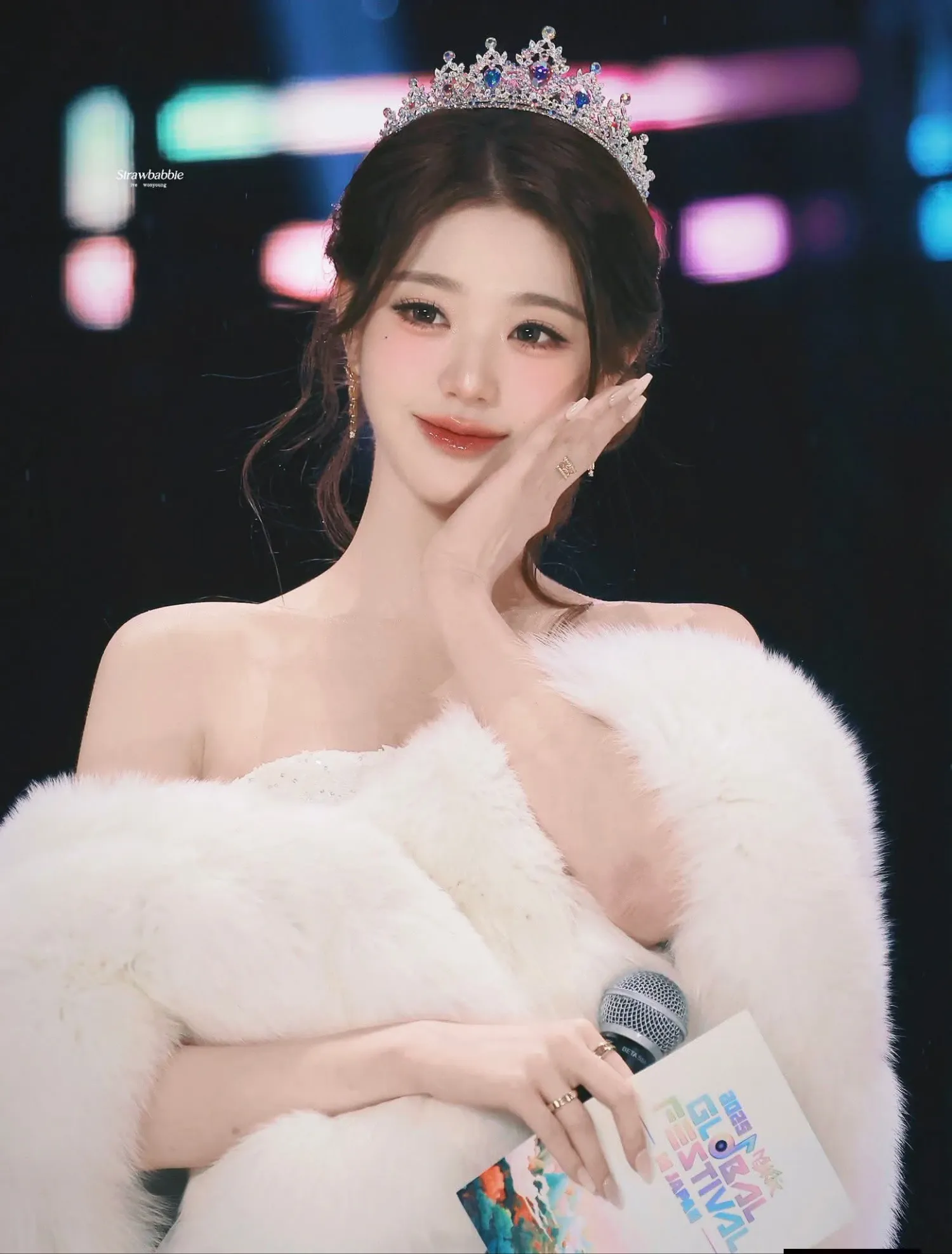 Recent activity shot of Jang Wonyoung (IVE)