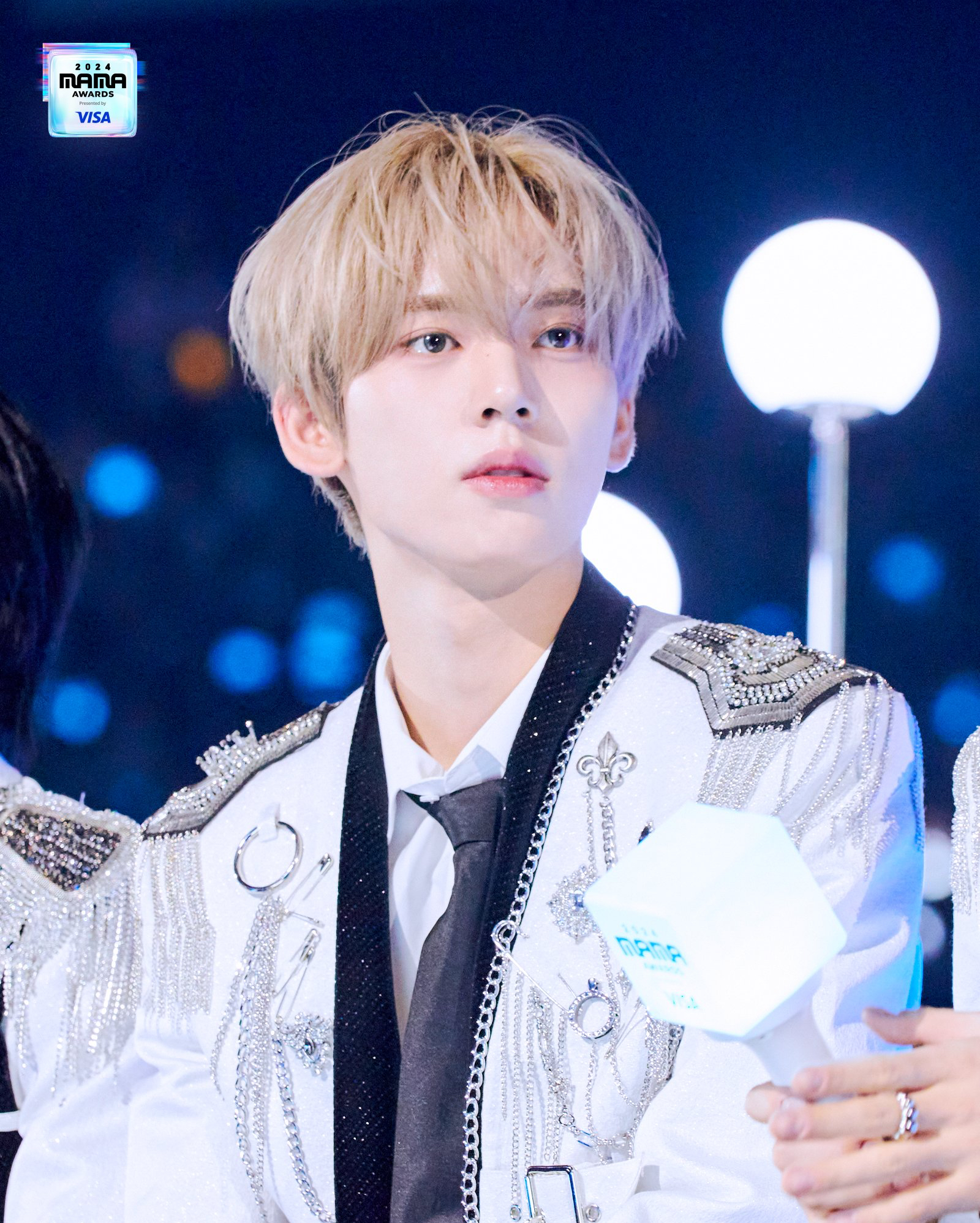 Behind-the-scenes cut of Han Yujin