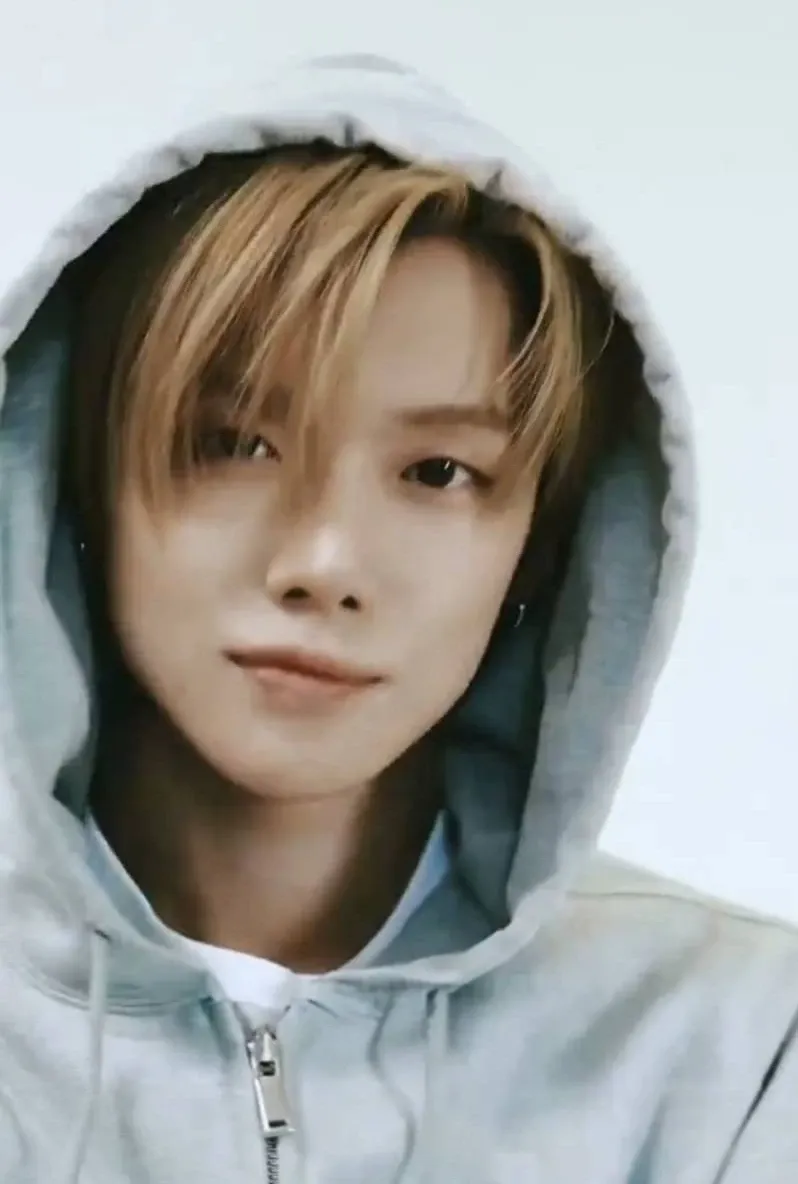 Foto aktivitas terbaru Yeonjun (TOMORROW X TOGETHER)
