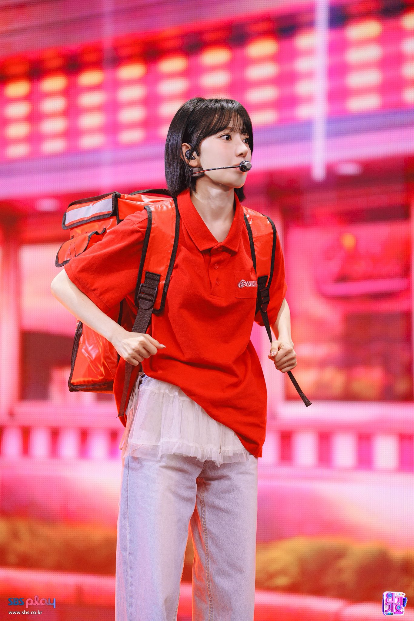 Behind-the-scenes cut of Sakura (LE SSERAFIM)