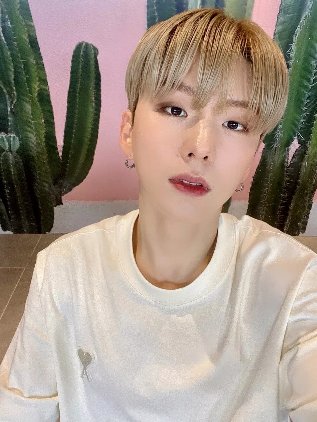A moment captured by Kihyun (MONSTA X)'s fan