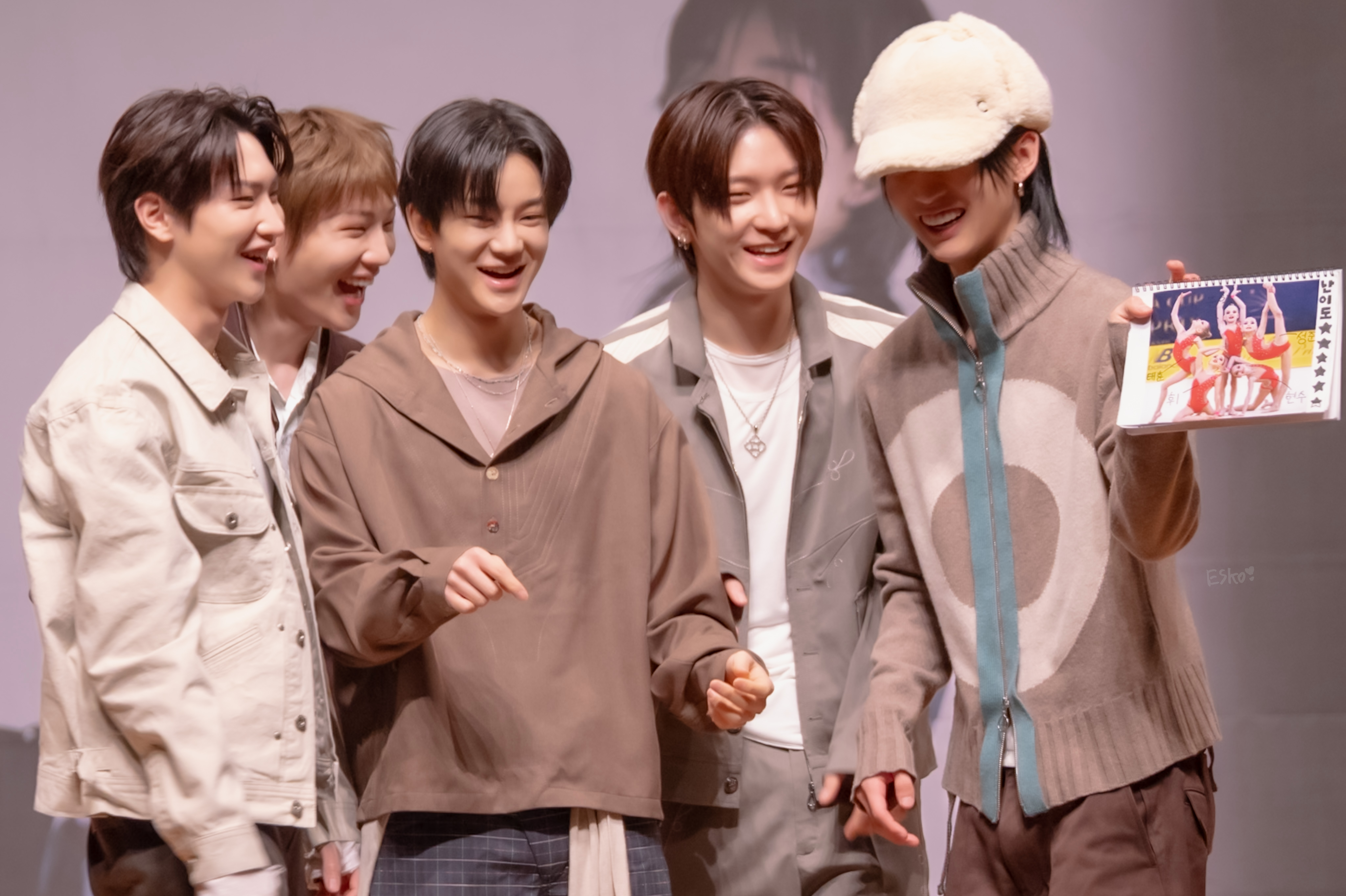 TNX의 최신 사진