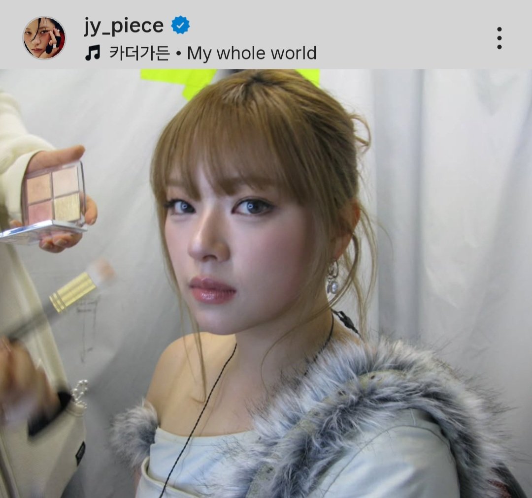 Behind-the-scenes cut of Jeongyeon (TWICE)