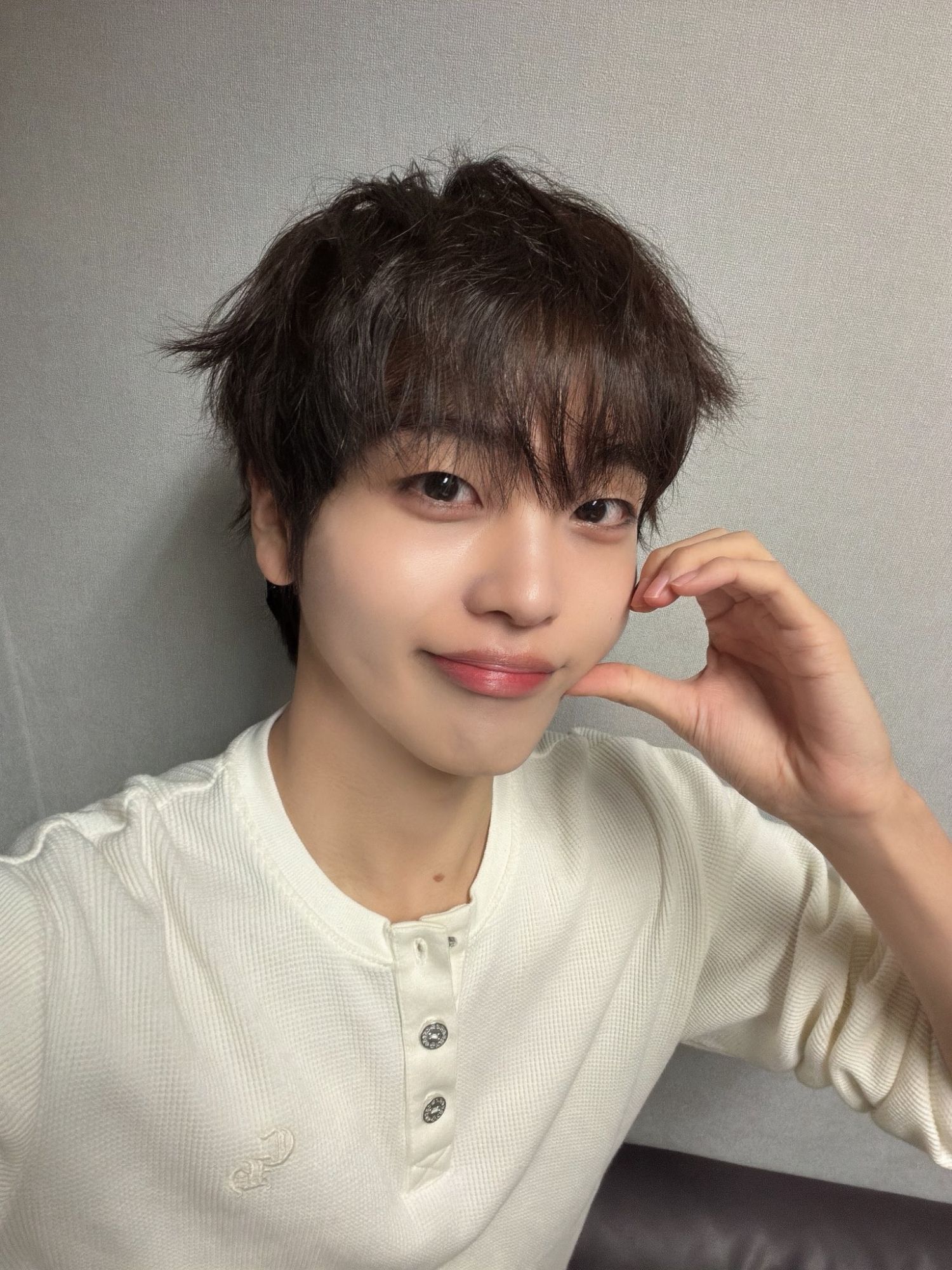 Behind-the-scenes cut of Hyeongjun (CRAVITY)