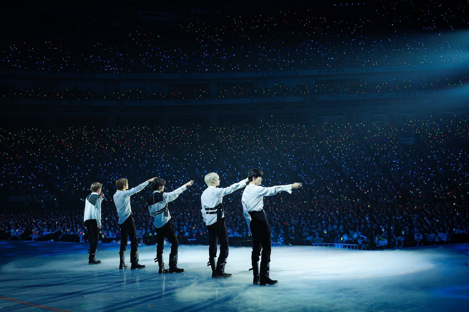 투모로우바이투게더의 비하인드 컷