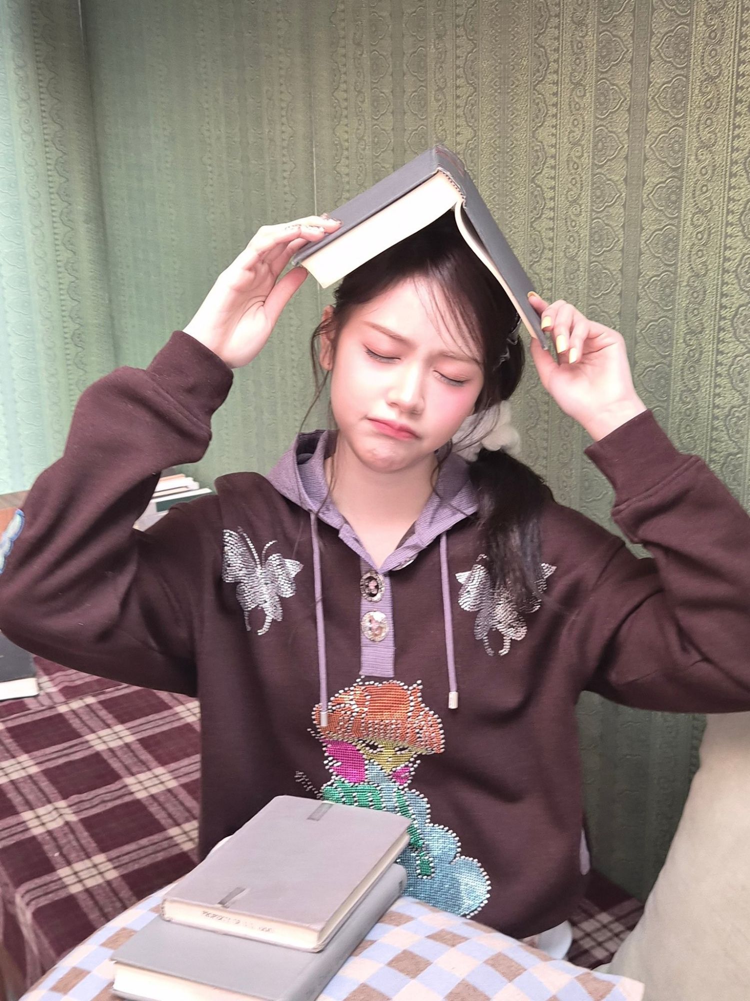 Behind-the-scenes cut of Carmen (Hearts2Hearts)