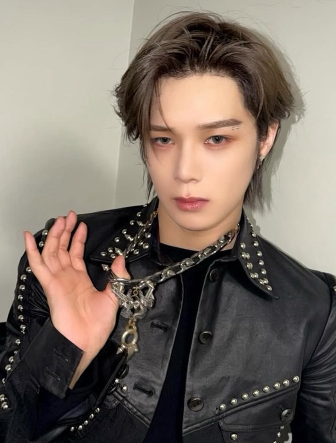 Behind-the-scenes cut of K (&TEAM)