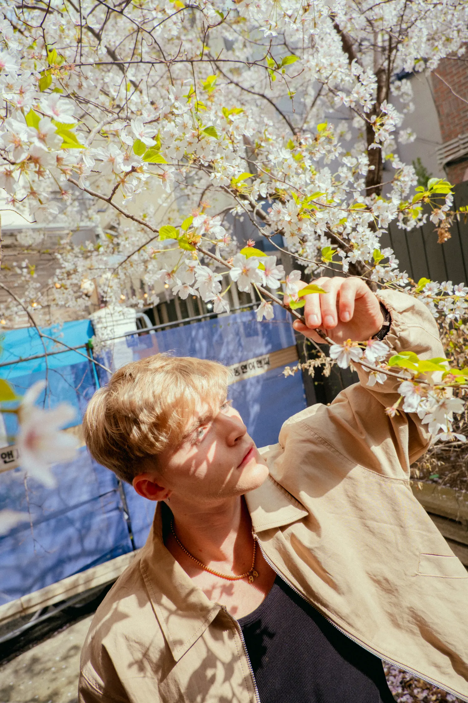 Behind-the-scenes cut of Gabi (SANTOS BRAVOS)