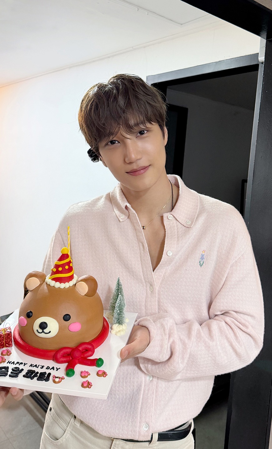 Behind-the-scenes cut of Kai (EXO)