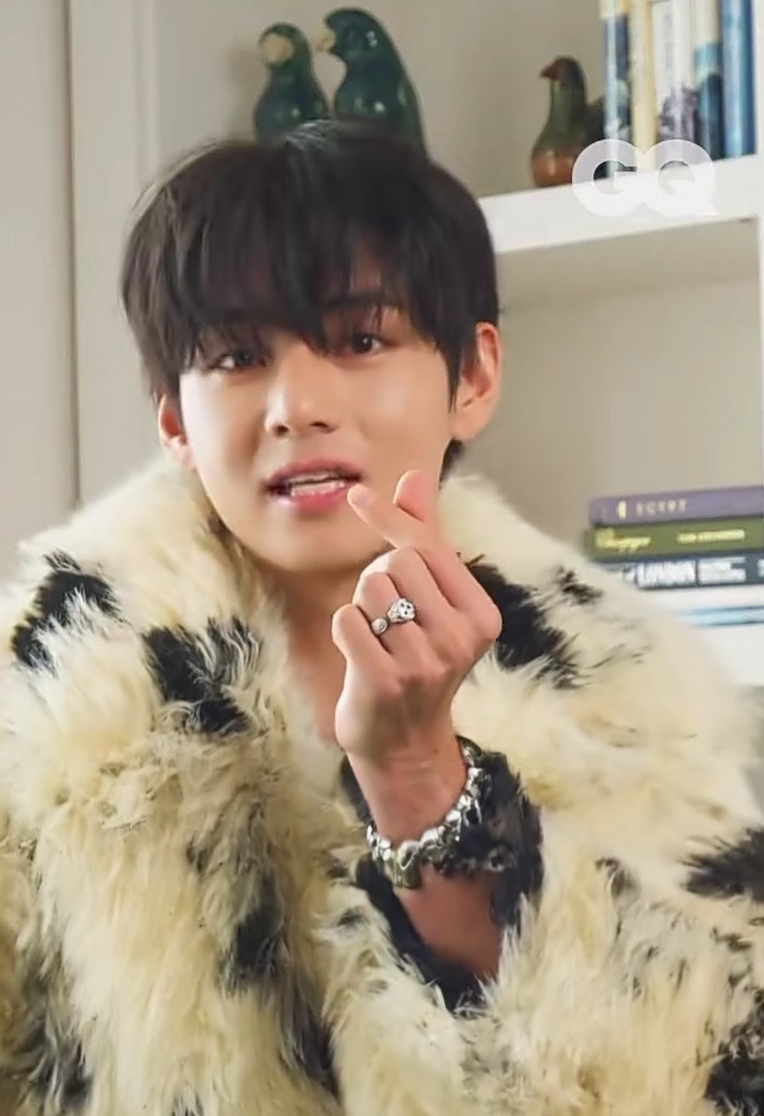 뷔 (방탄소년단)의 비하인드 컷