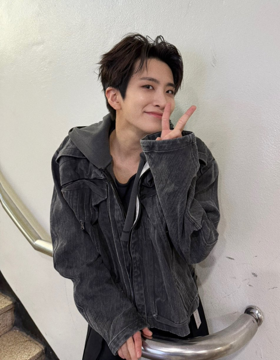 A moment captured by Youngjae (GOT7)'s fan