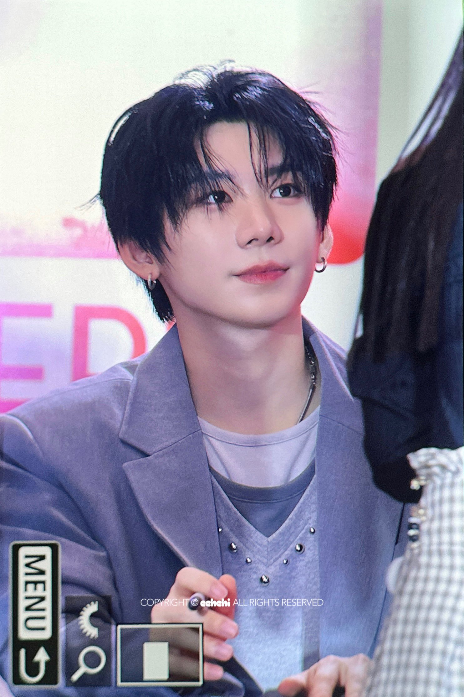 A moment captured by Park Han (AHOF)'s fan