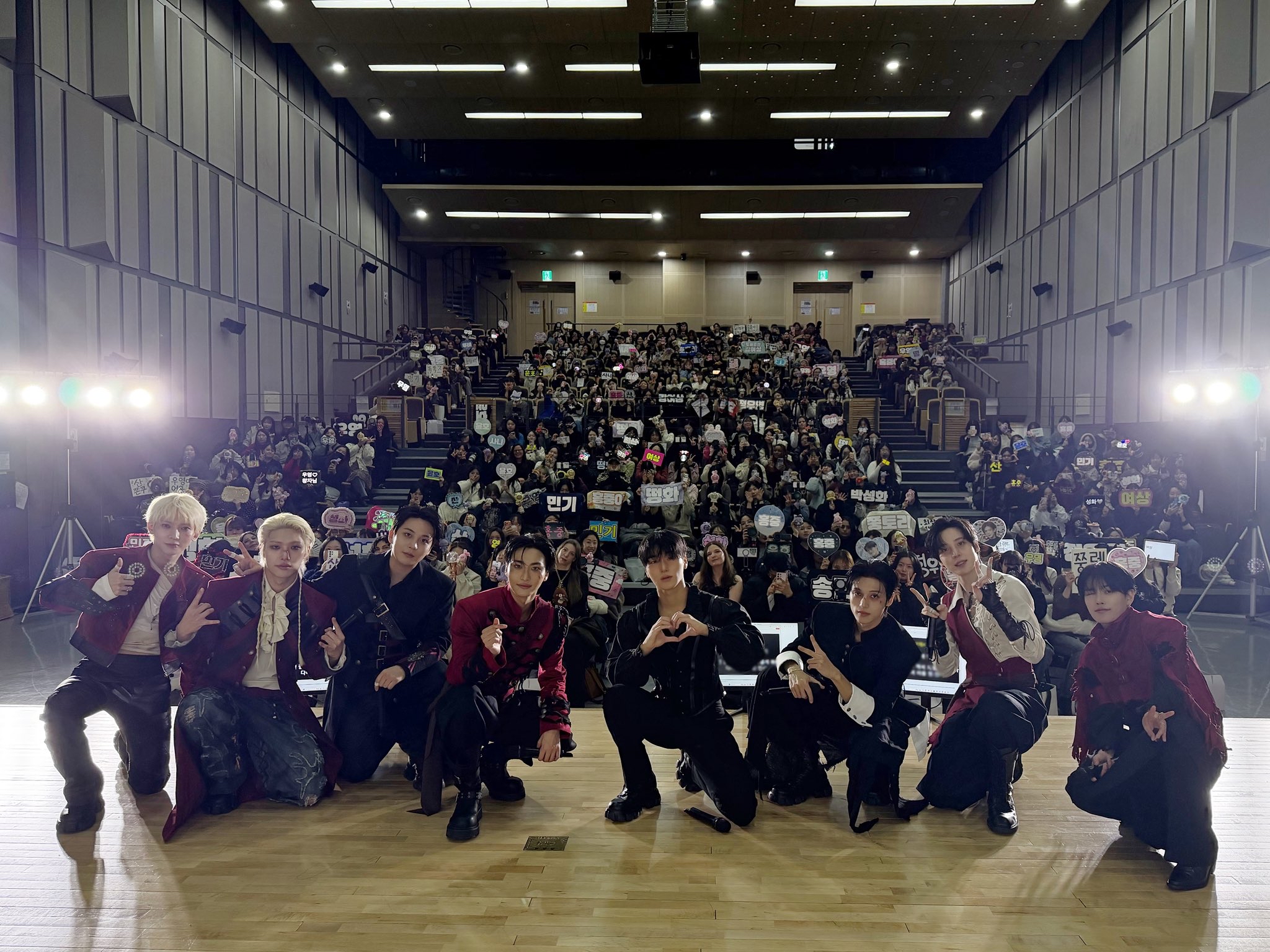 Foto aktivitas terbaru ATEEZ