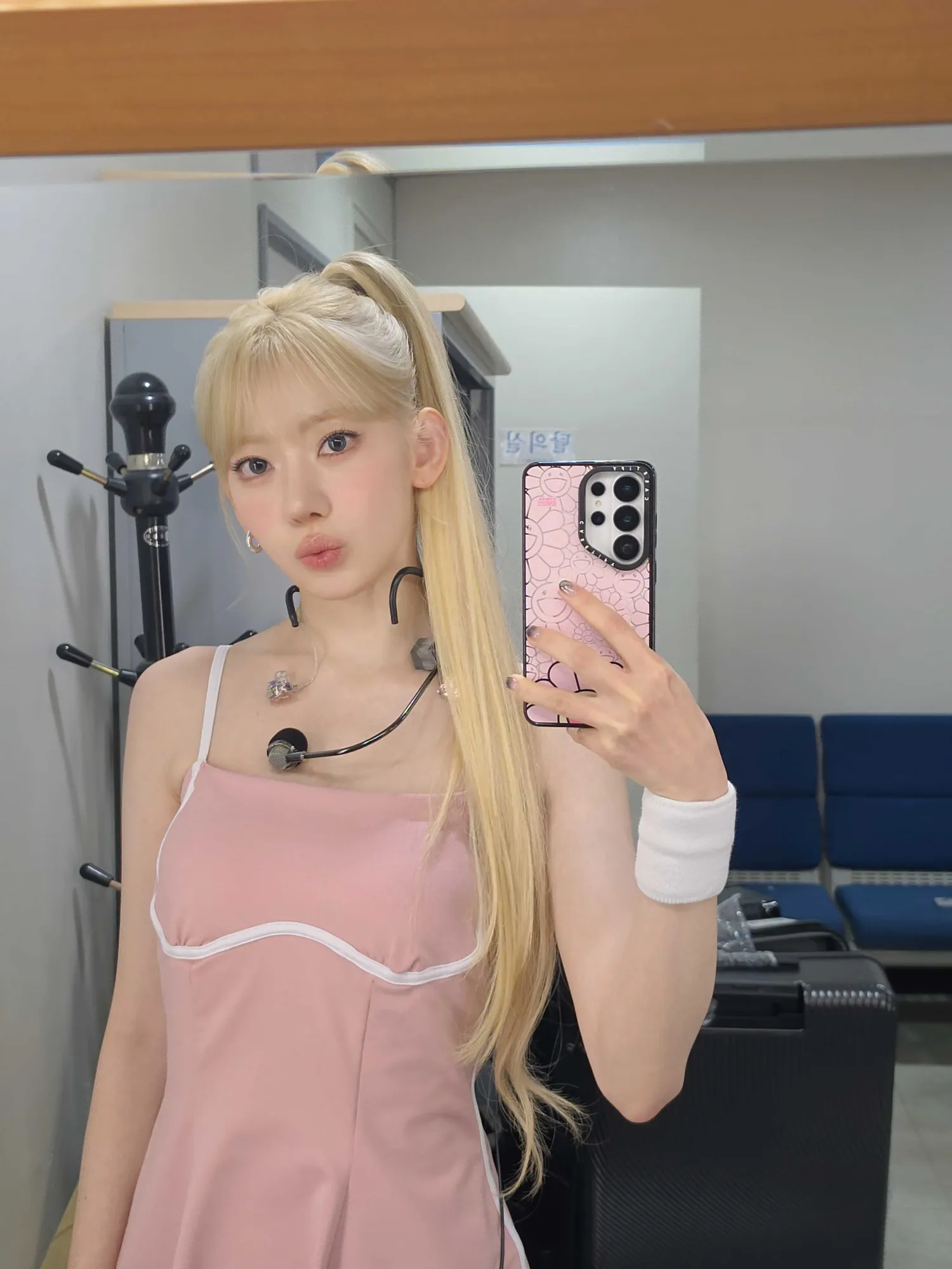 Latest photo of Sakura (LE SSERAFIM)