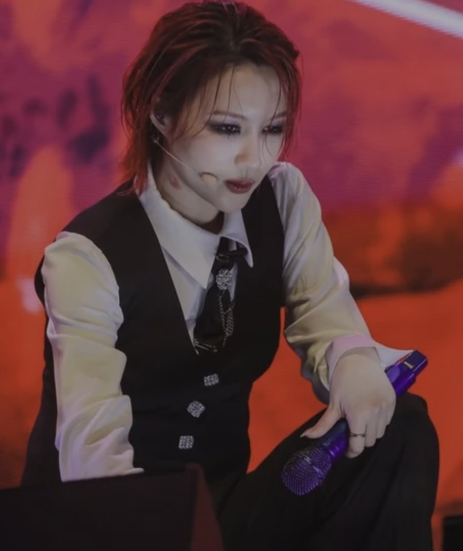 Latest photo of Siyeon (DREAMCATCHER)