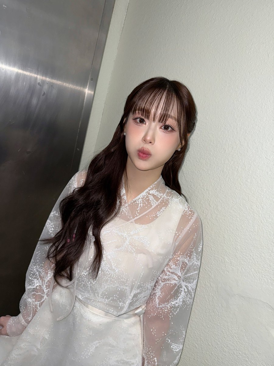 Behind-the-scenes cut of Chuu
