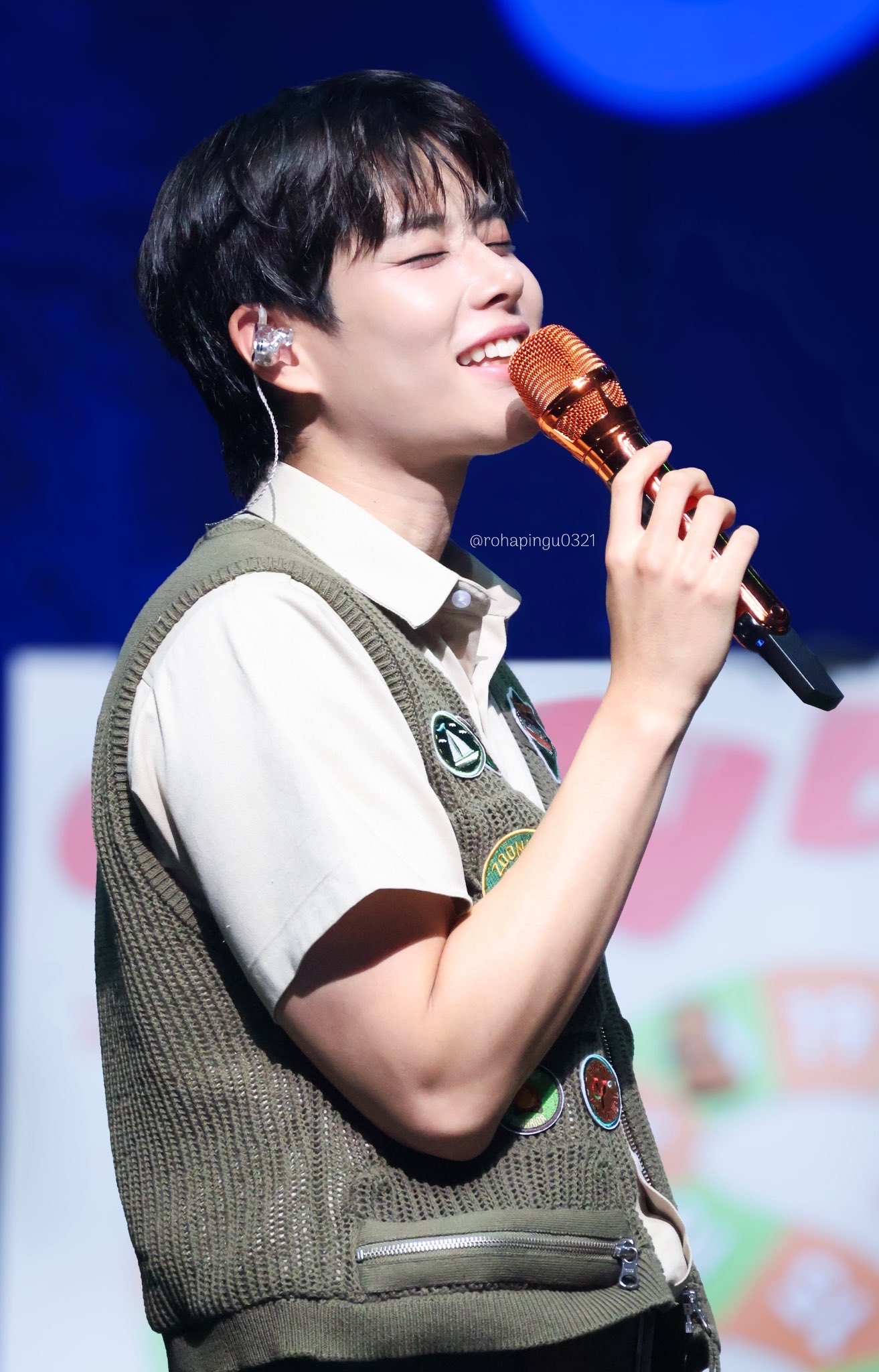 A moment captured by MJ (ASTRO)'s fan