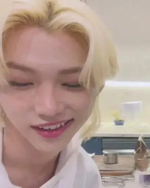 Latest photo of Felix (Stray Kids)