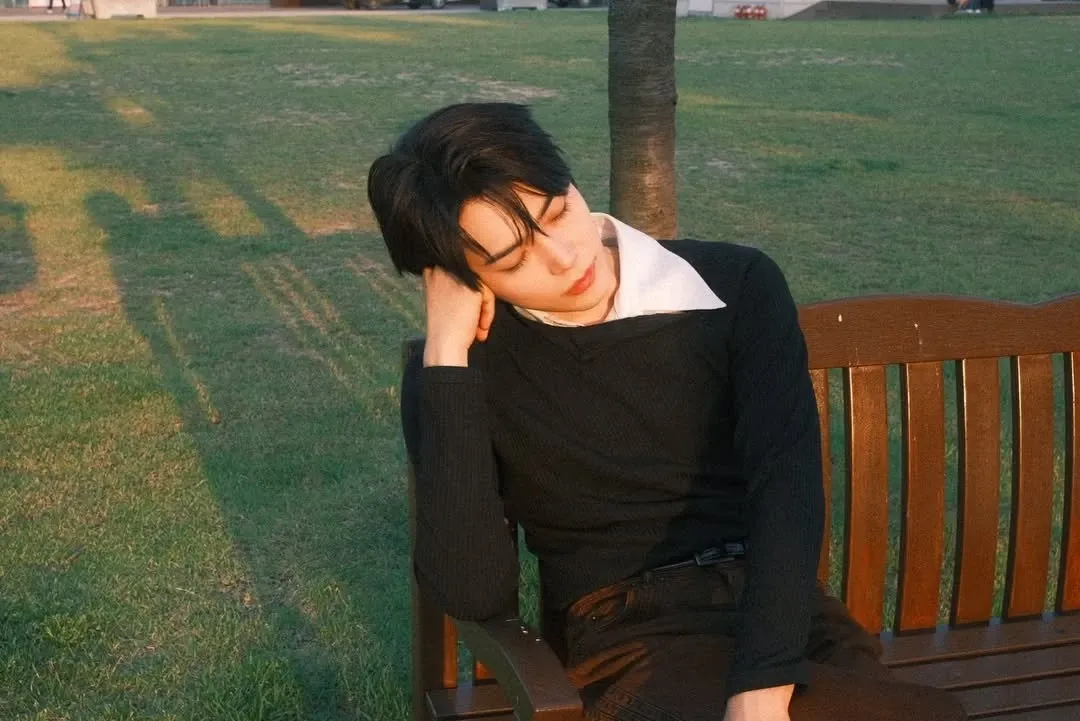Behind-the-scenes cut of Sung Hanbin (ZEROBASEONE)
