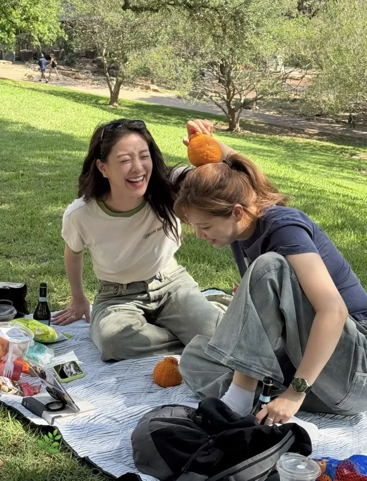 Behind-the-scenes cut of Jeongyeon (TWICE)