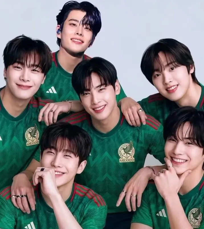아스트로의 최신 사진