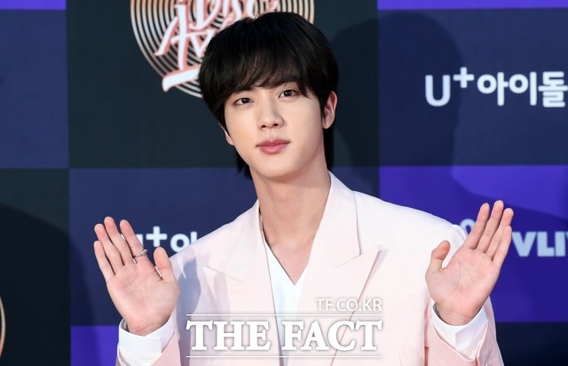 Momen yang diabadikan oleh penggemar Jin (BTS)