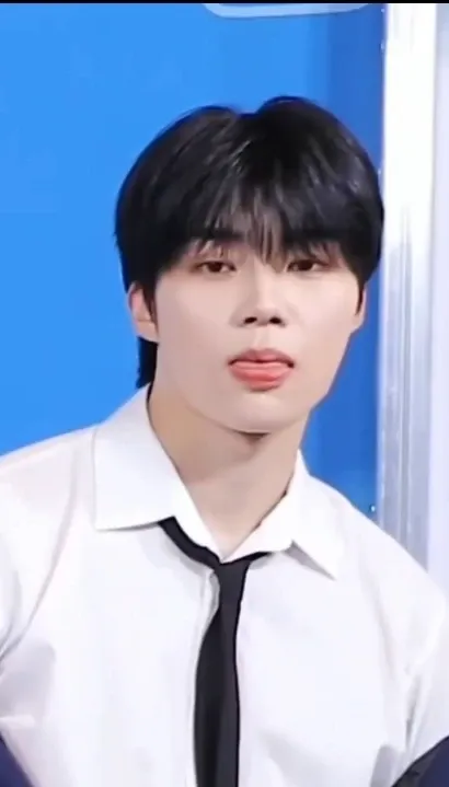 Fan-made special wallpaper for Park Gunwook (ZEROBASEONE)