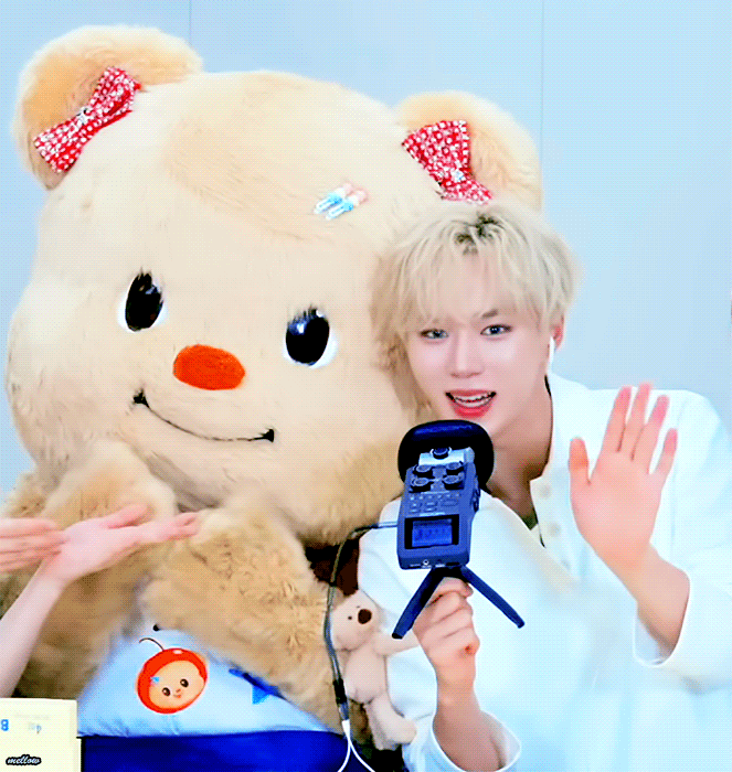 Behind-the-scenes cut of Kim Junseo (ALPHA DRIVE ONE)