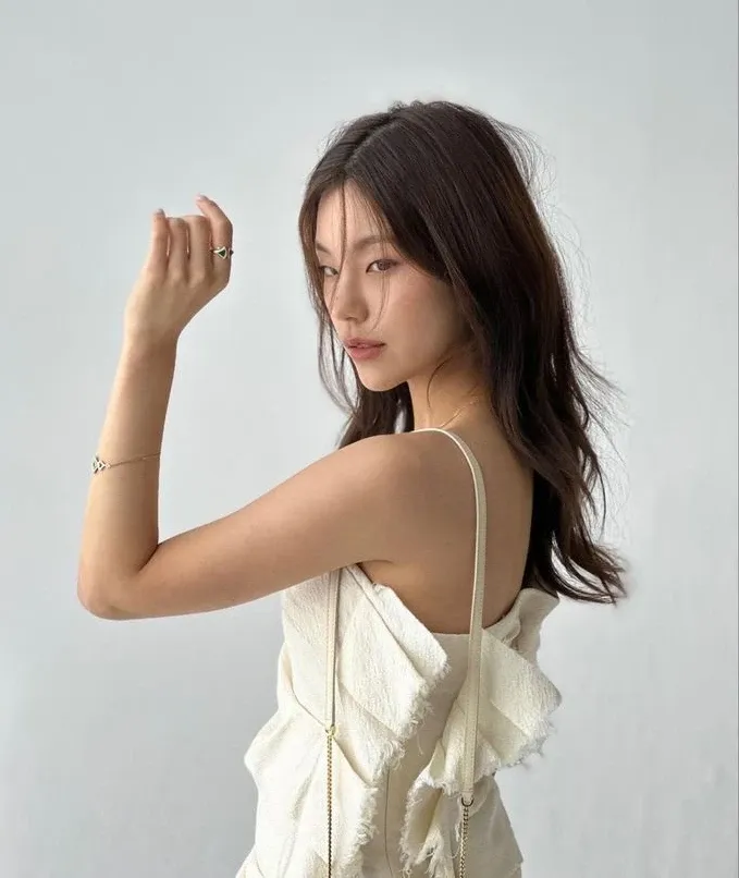 Recent activity shot of Yeji (ITZY)