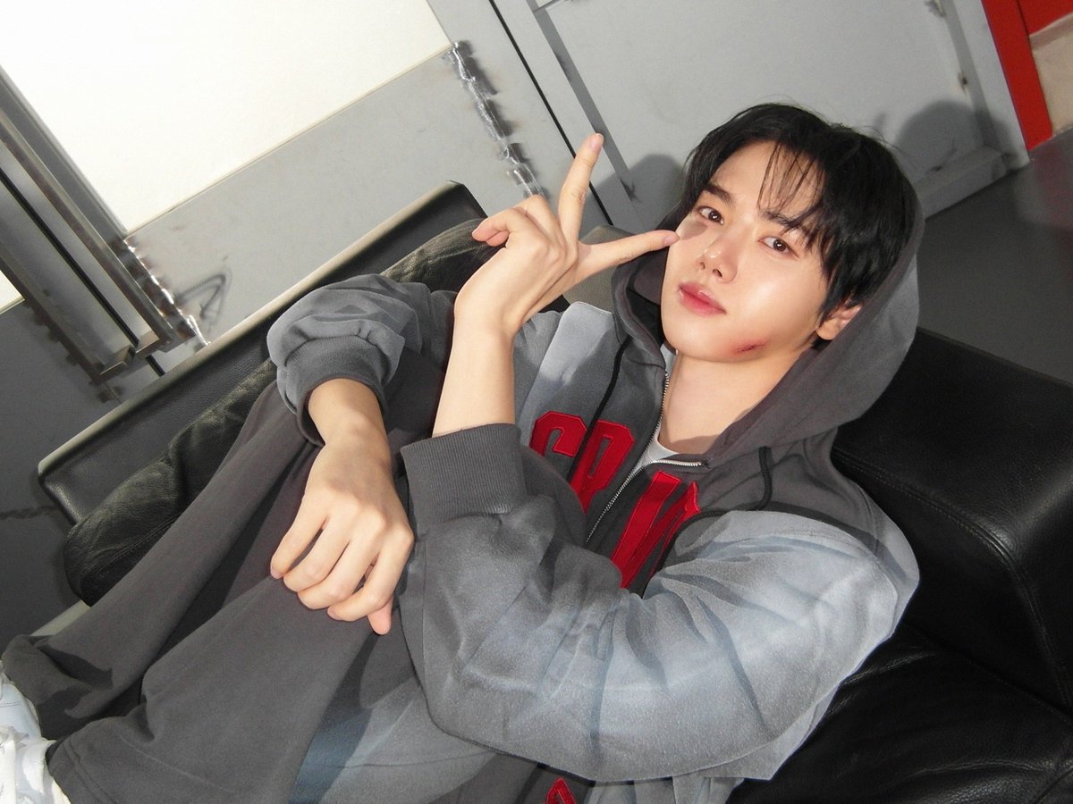 A moment captured by CRAVITY's fan