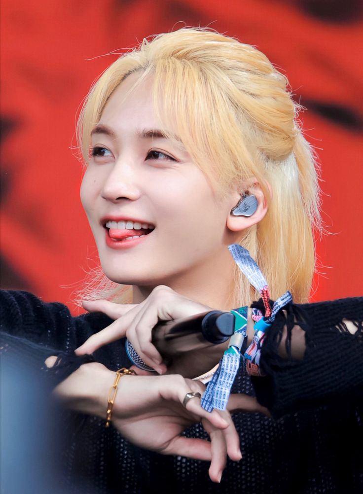 Latest photo of Jeonghan (SEVENTEEN)