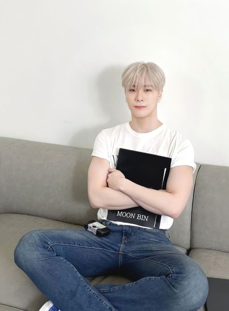 Behind-the-scenes cut of Moonbin (ASTRO)