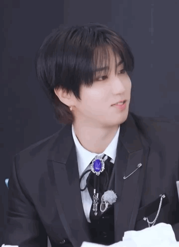 Behind-the-scenes cut of HAN (Stray Kids)