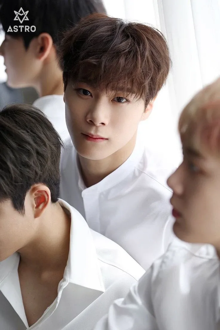 A moment captured by Moonbin (ASTRO)'s fan